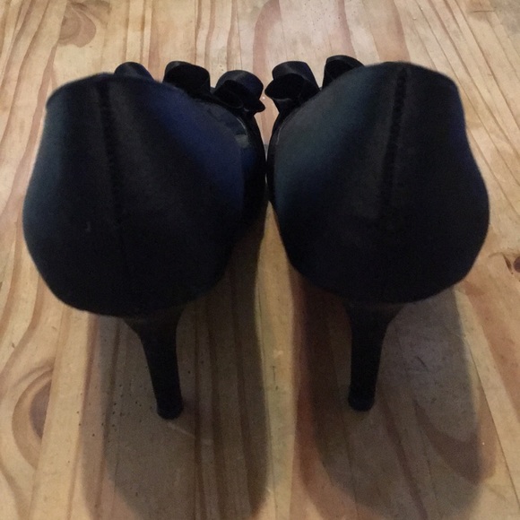 Tahari heel - Picture 3 of 4